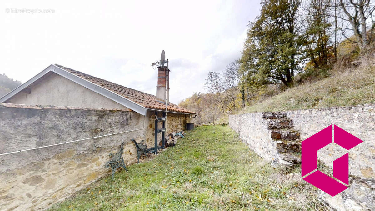 Maison à AURIAC-L&#039;EGLISE