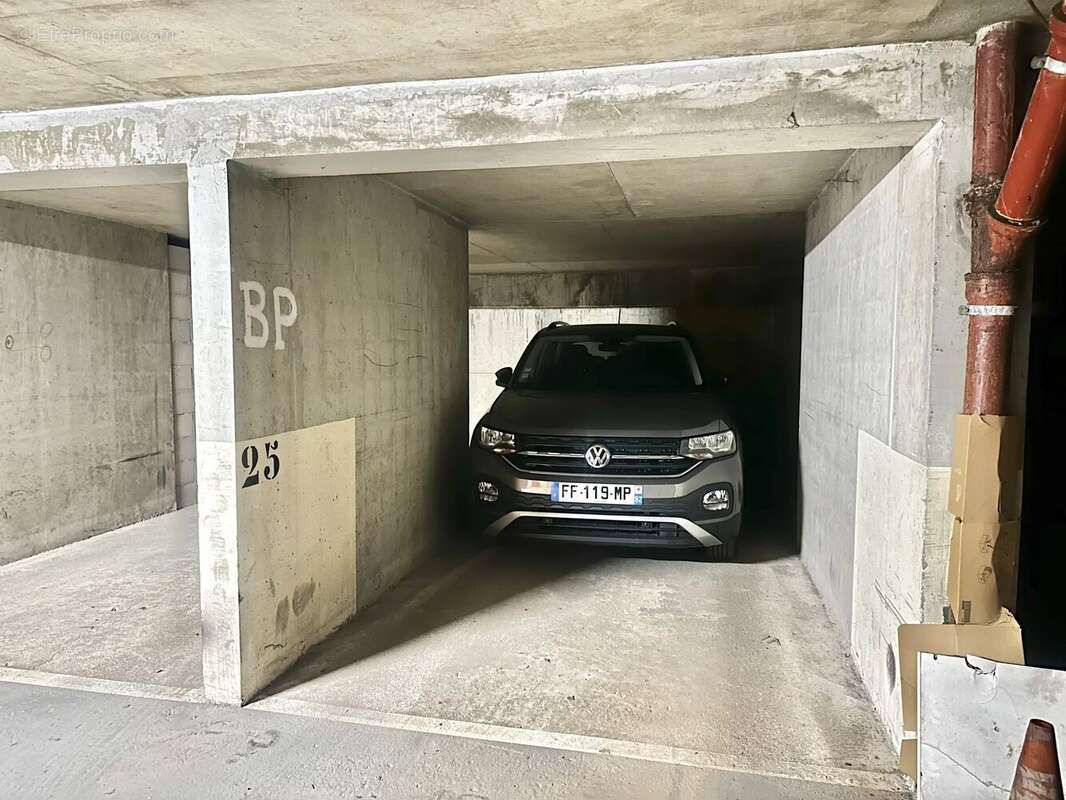 Parking à NEUILLY-SUR-SEINE