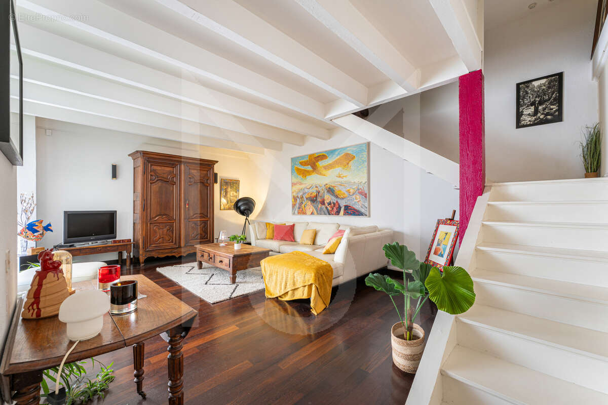 Appartement à MARSEILLE-1E