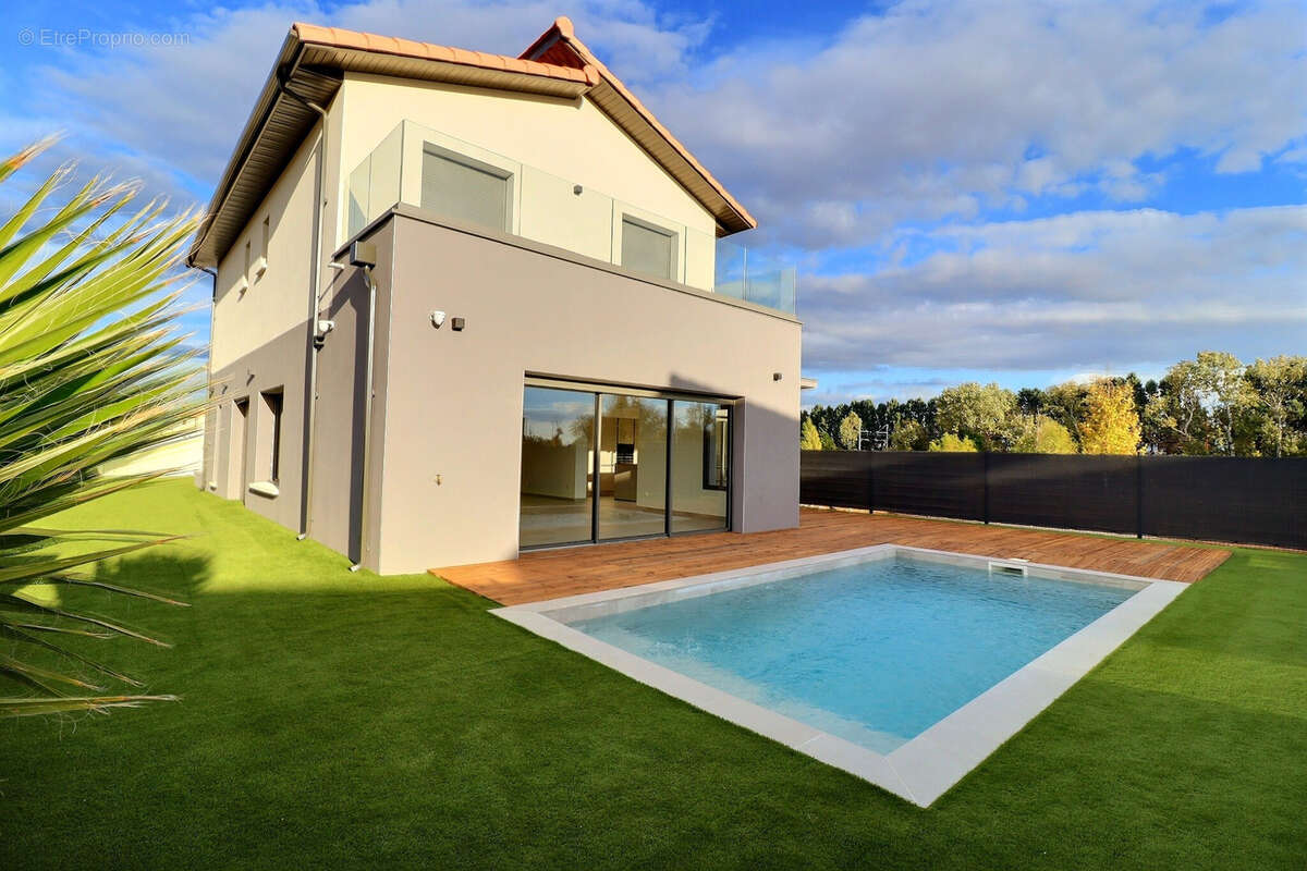 Maison à SAINT-BRES