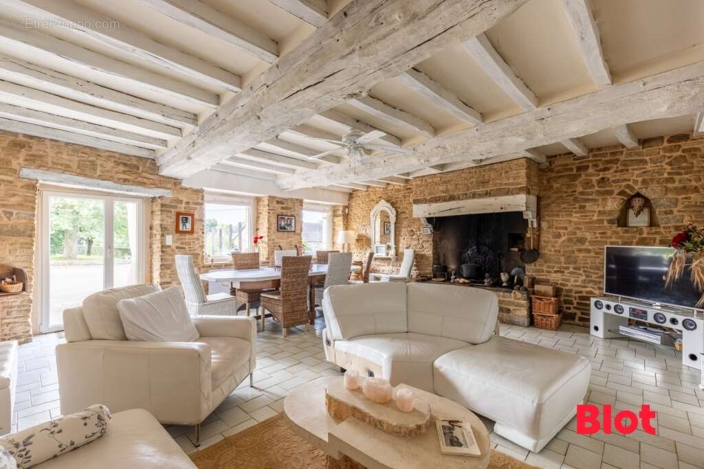 Maison à BOURG-DES-COMPTES