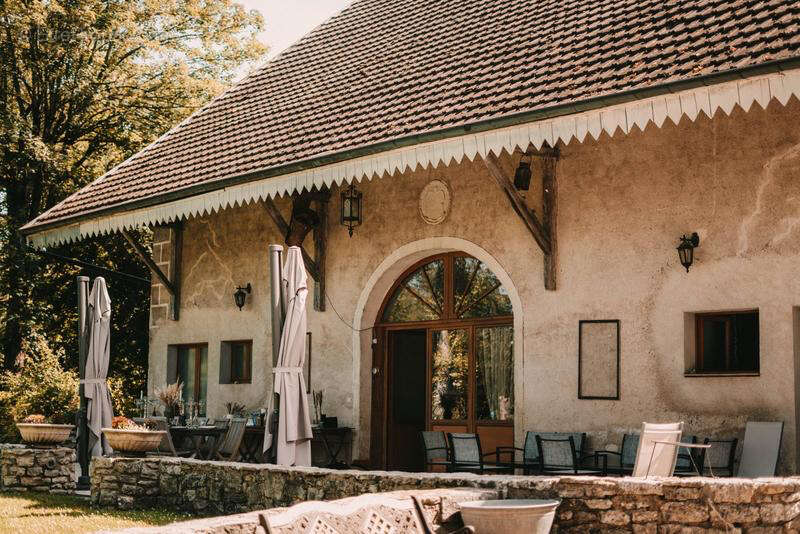 Domaine de caractère avec gîte, salle de réception voutée - Buffard 612 m2 - photo 3