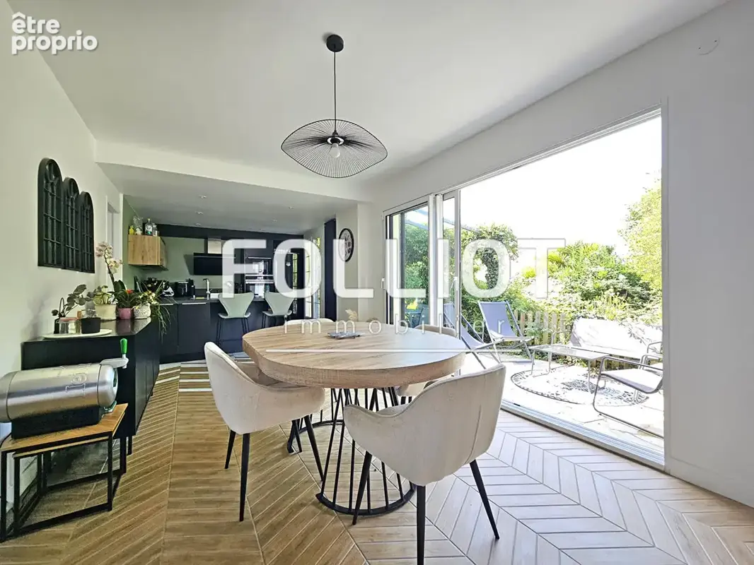 Maison 8 pièces 5 chambres à vendre à Cresserons - 150 m² sur un terrain de 1100 m² - photo 9