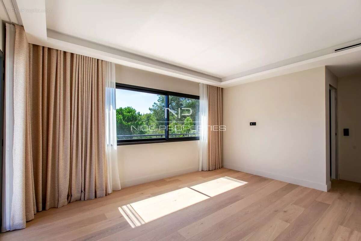 Maison à MOUANS-SARTOUX