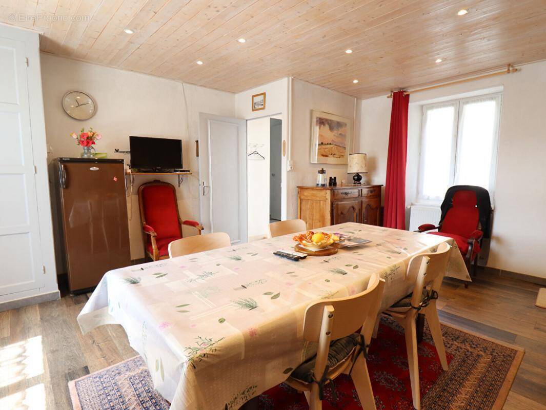 Maison à VOLLORE-MONTAGNE