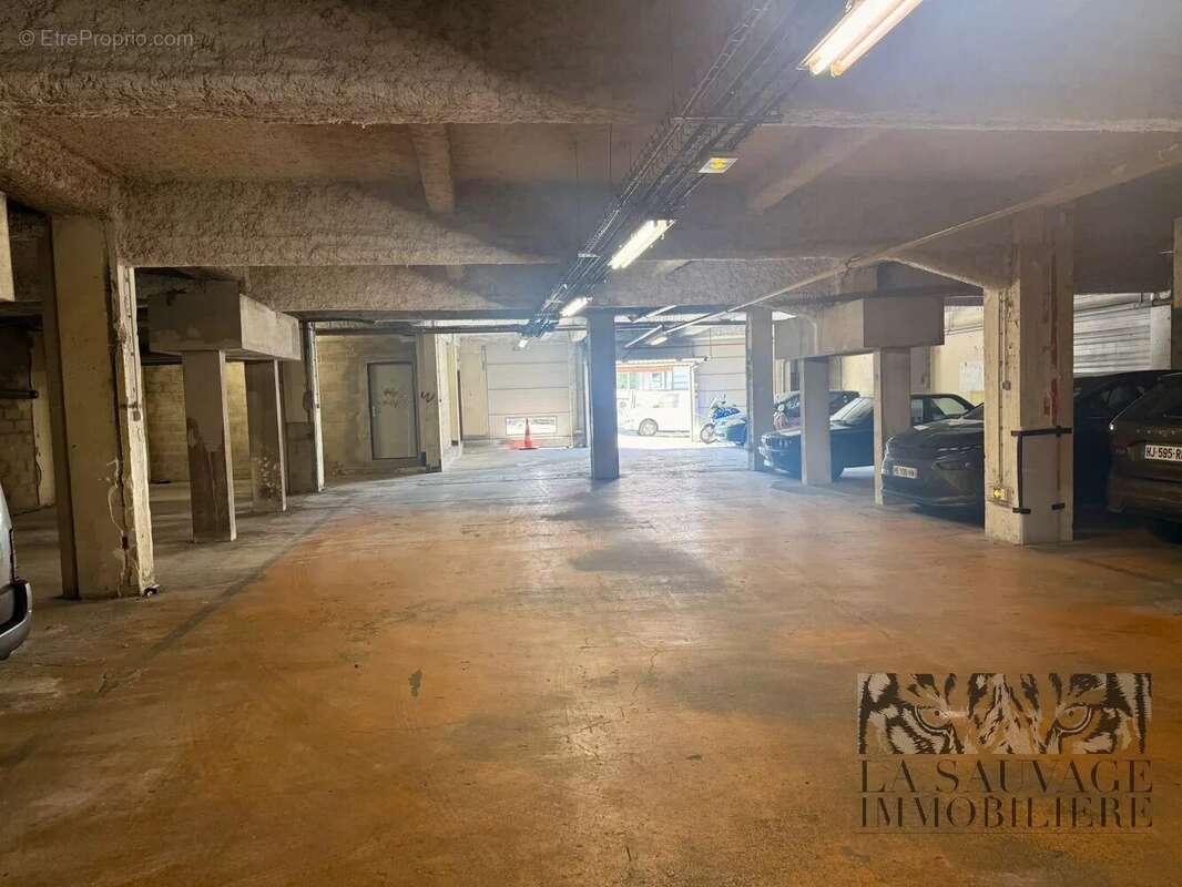 Parking à MONTREUIL