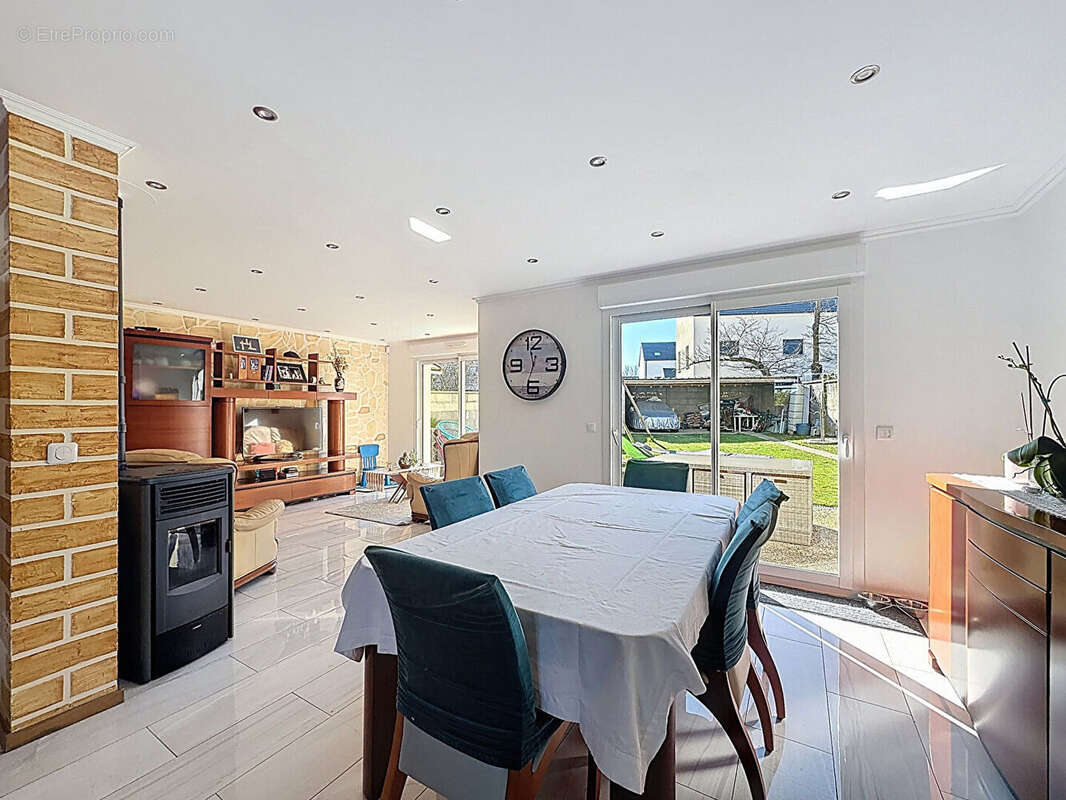 Maison à NEAUPHLE-LE-CHATEAU