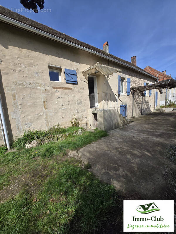 Maison à SAINT-HILAIRE-EN-MORVAN