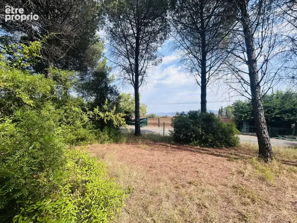 Terrain 500 m² à Roquebrune-Sur-Argens  - photo 2