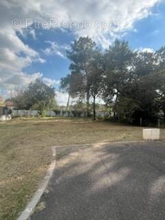 Terrain à PARENTIS-EN-BORN