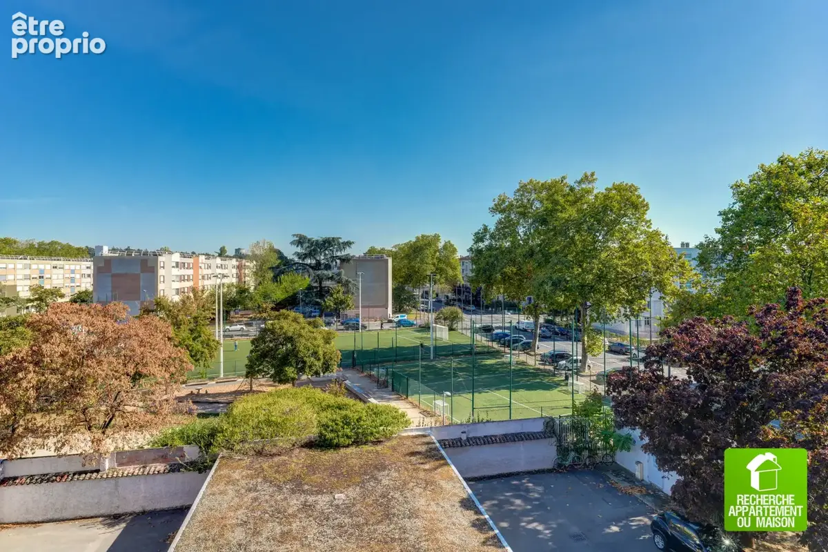 T4 rénové 71 m2 - Mermoz - La Plaine Santy - photo 15