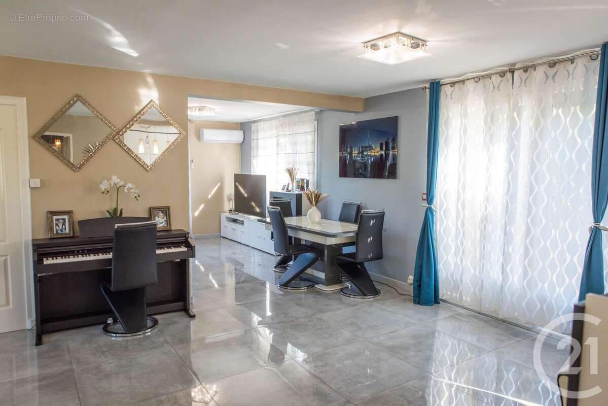 Maison à SATHONAY-CAMP