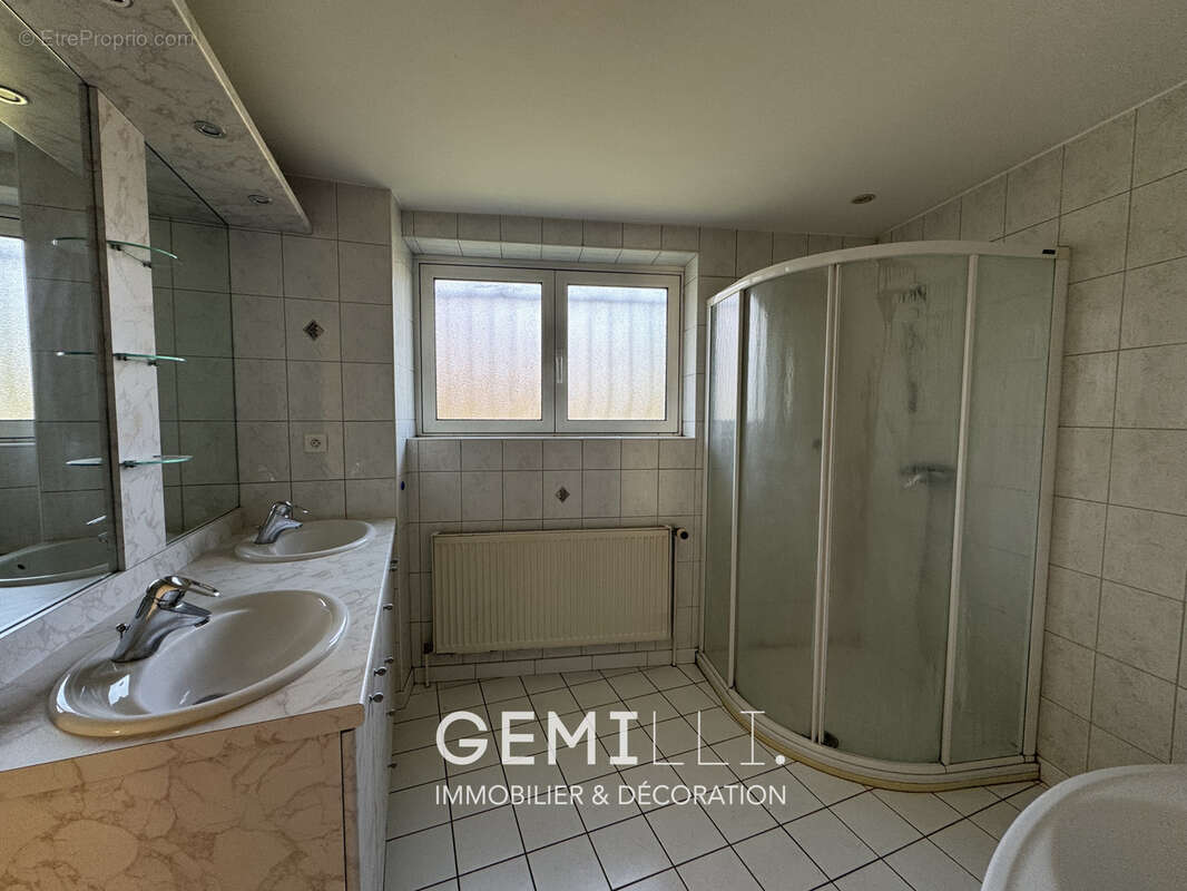 Maison à STEINBRUNN-LE-BAS