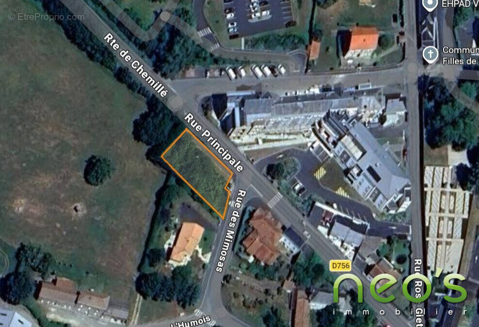 Terrain à LA SALLE-DE-VIHIERS