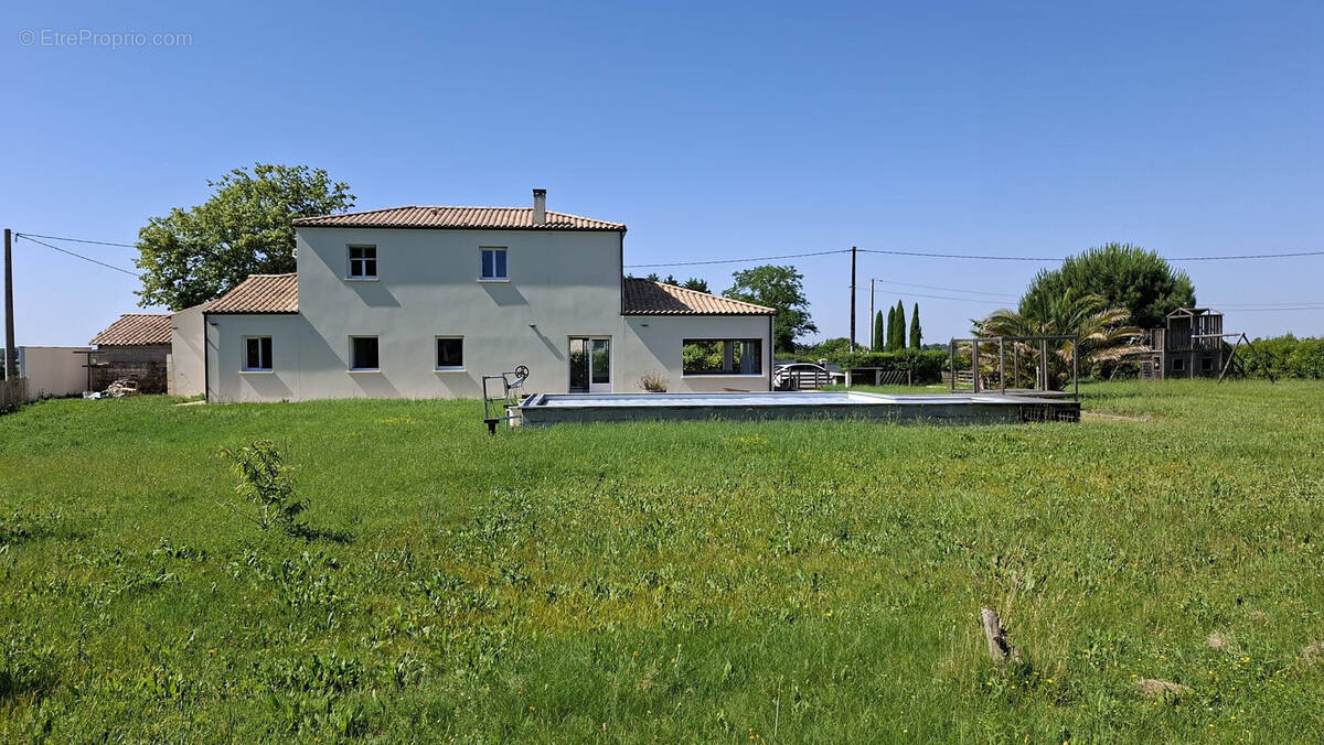 Maison à SAINTES