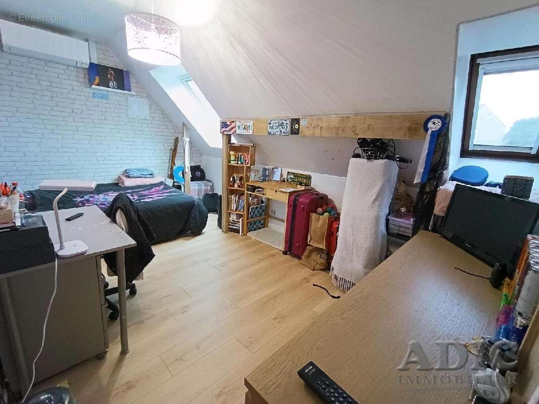 Maison 111 m² à Le Plessis-Belleville  - photo 8