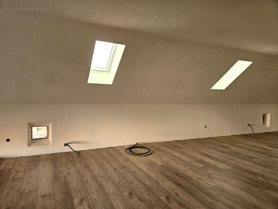 Maison à ONET-LE-CHATEAU