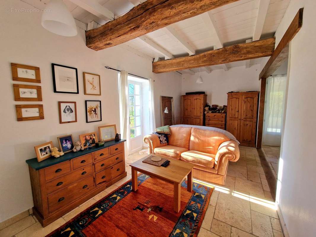 Maison à SERRES-ET-MONTGUYARD