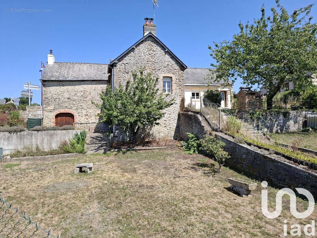 Maison 121 m² à Saint-Paul-Le-Gaultier  - photo 2