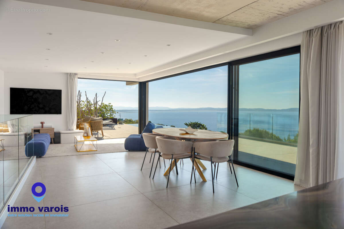 Carqueiranne vue mer panoramique, villa contemporaine 180 m2, 4 chambres, piscine chauffée, terrain 1 000 m2 - photo 2