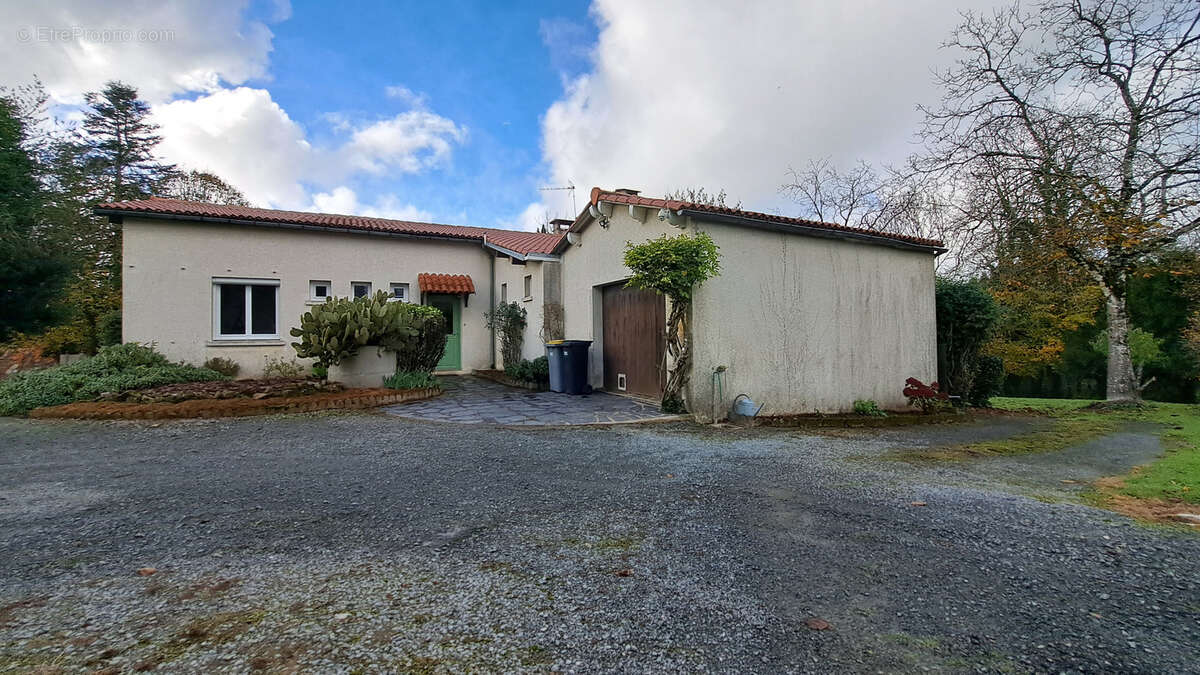 Maison à MAZIERES-EN-GATINE