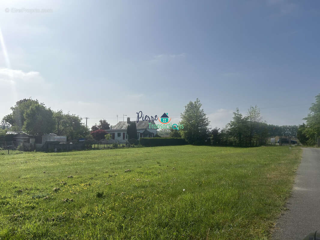 Terrain à SAINT-JEAN-DE-FOLLEVILLE