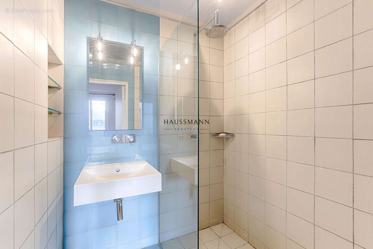 Appartement à PARIS-1E