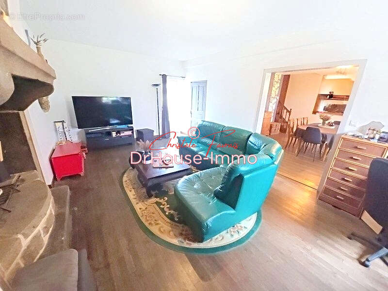 Maison à SAINT-GEORGES-DE-REINTEMBAULT