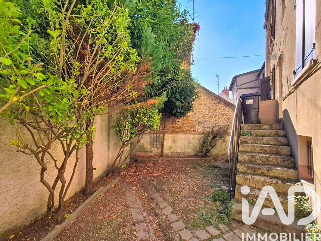 Photo 6 - Appartement à DAMPIERRE-EN-YVELINES