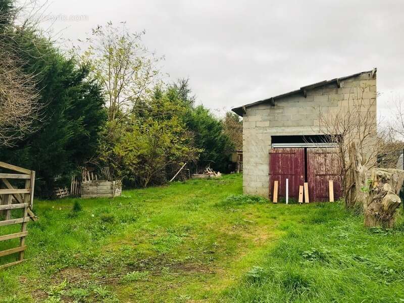 Terrain à LA GUERCHE-SUR-L'AUBOIS