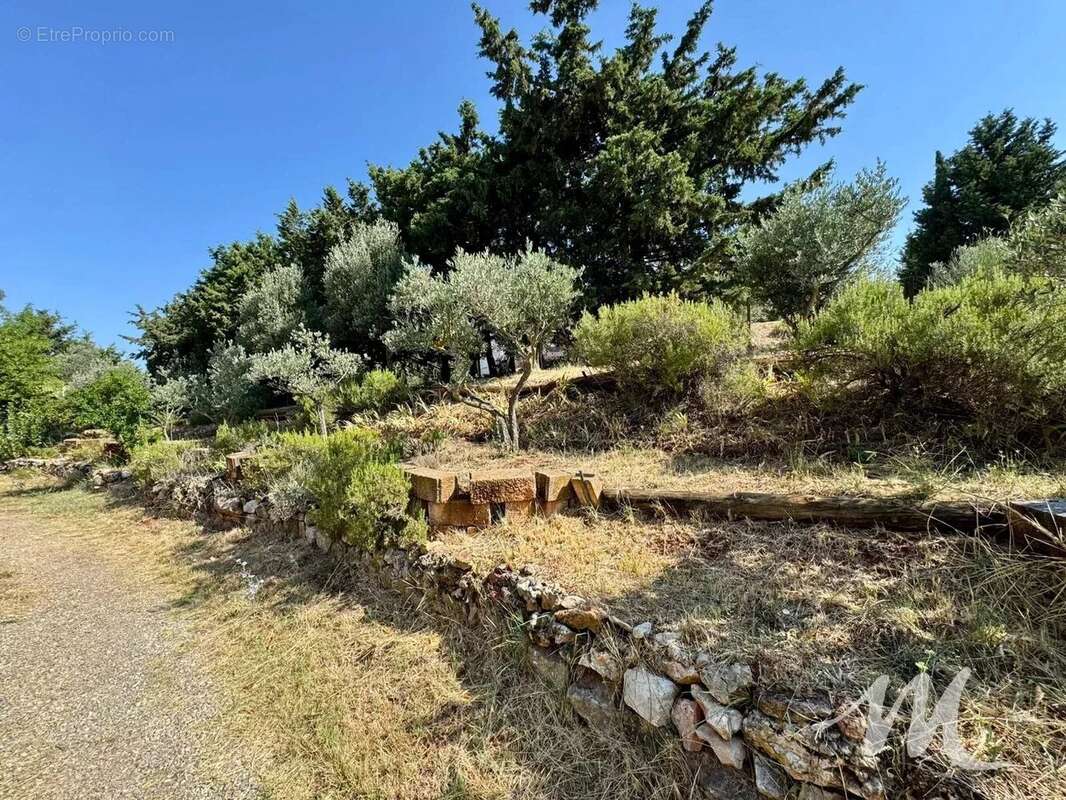 Maison de plain-pied sur 3200 m² de terrain à vendre à Aups ! - photo 14