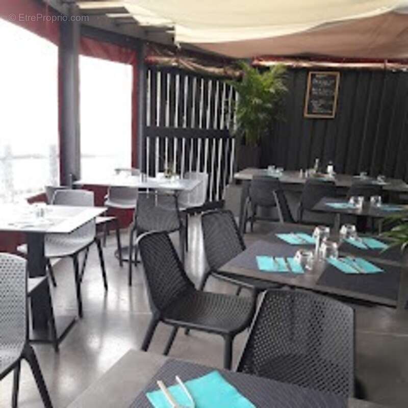 Commerce à NIEUL-LE-DOLENT