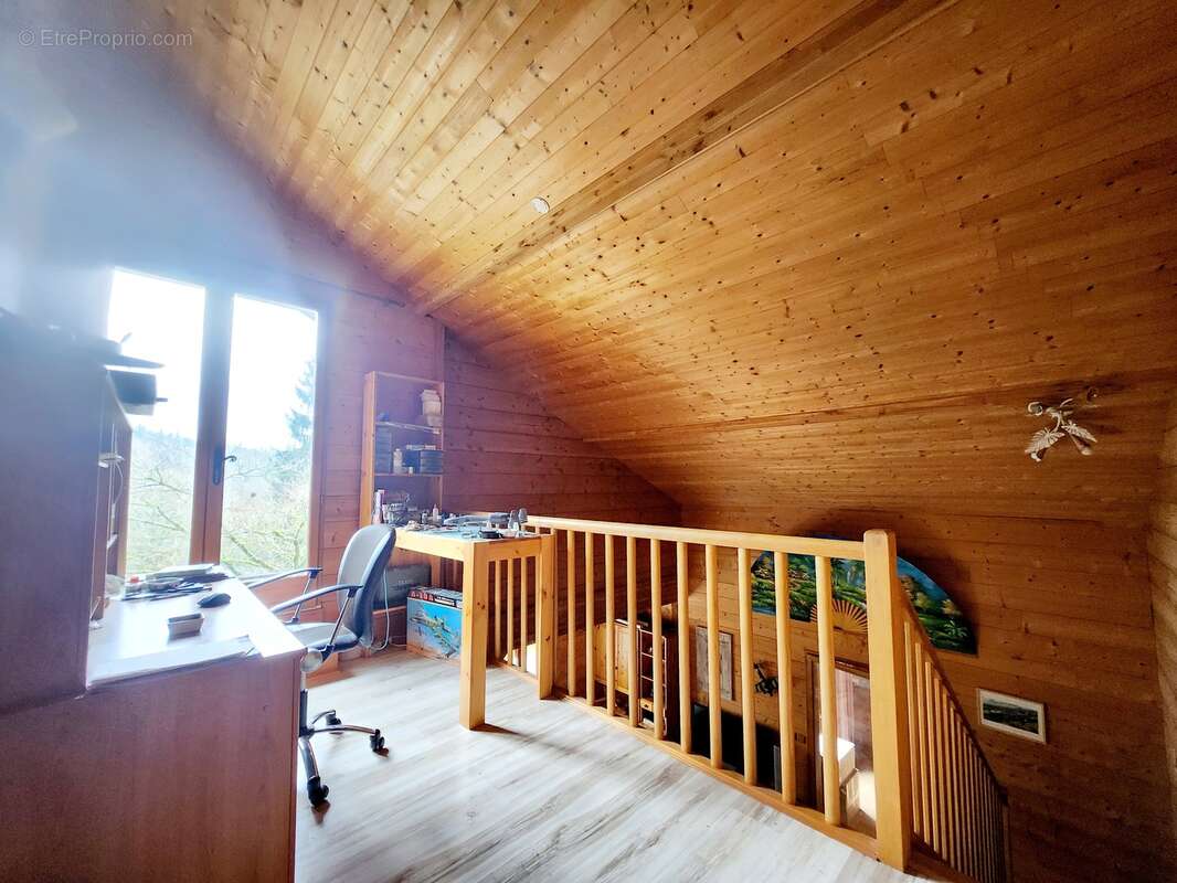 Maison à COMPREIGNAC