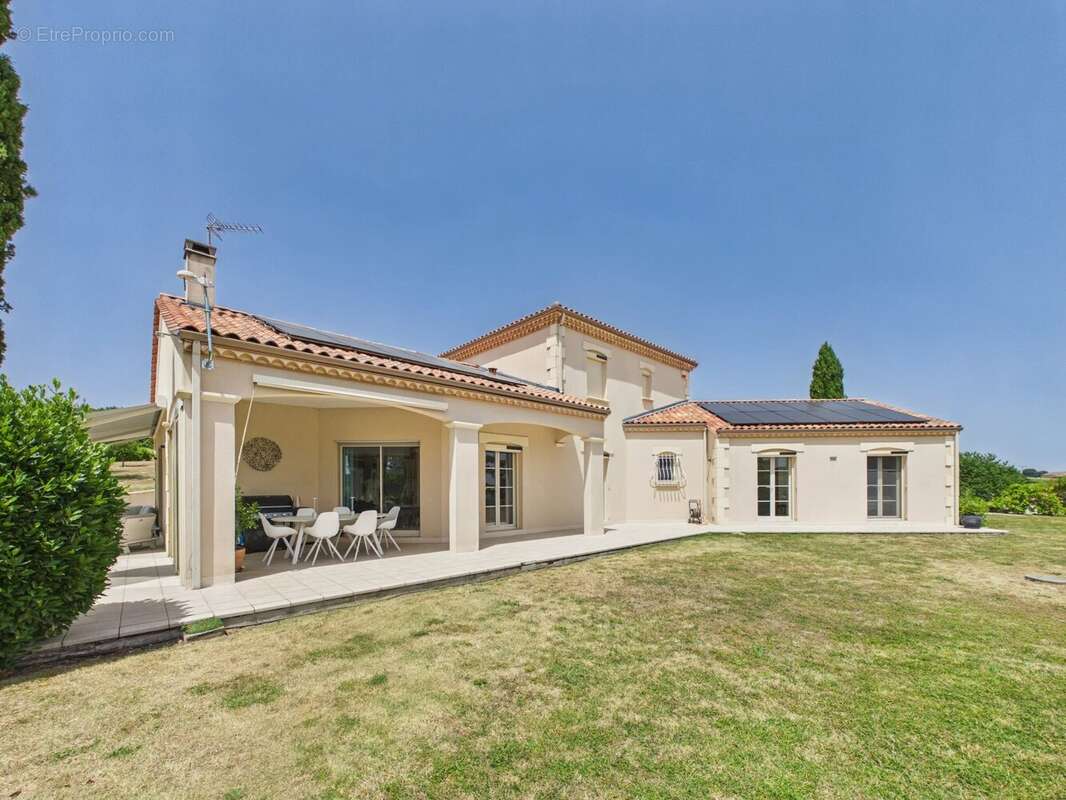 Superbe Villa Contemporaine avec Piscine, Vue Panoramique et Excellente Performance Énergétique - photo 19