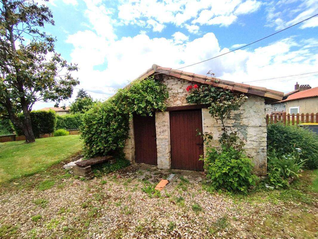 Maison de caractère en pleine campagne (160 m² habitables +Dépendances ) Terrain de 2 707 m² - photo 9