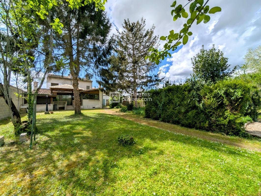 Maison à SAINT-LAURENT-DE-COGNAC