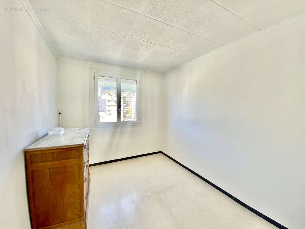 Toulon - Brunet : Appartement T4 avec balcon et parking - photo 7