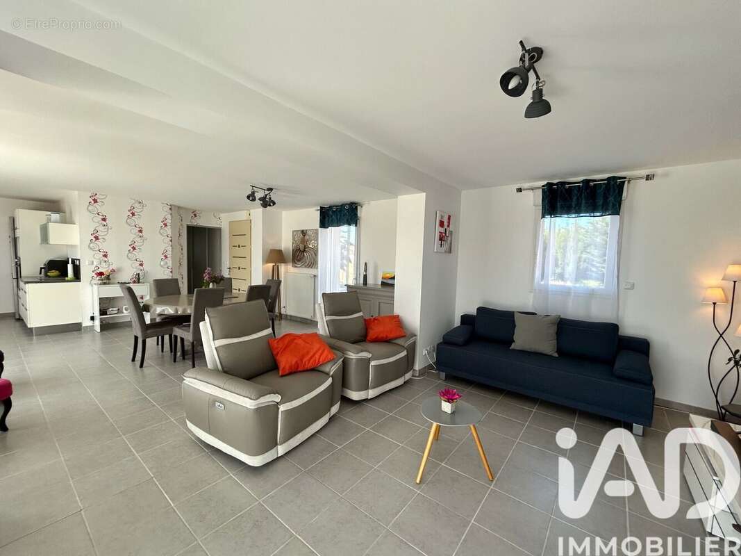 Maison 118 m² à Bournand  - photo 4