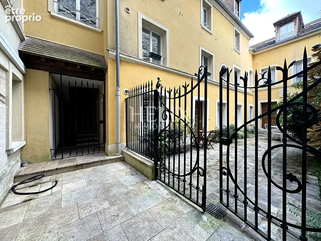 Grand appartement atypique 3 pièces Place du Marché Saint Germain en Laye, château RER A - photo 2