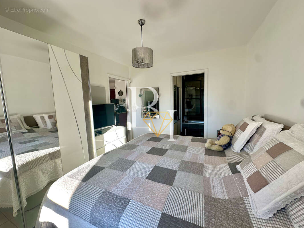Appartement à CARROS