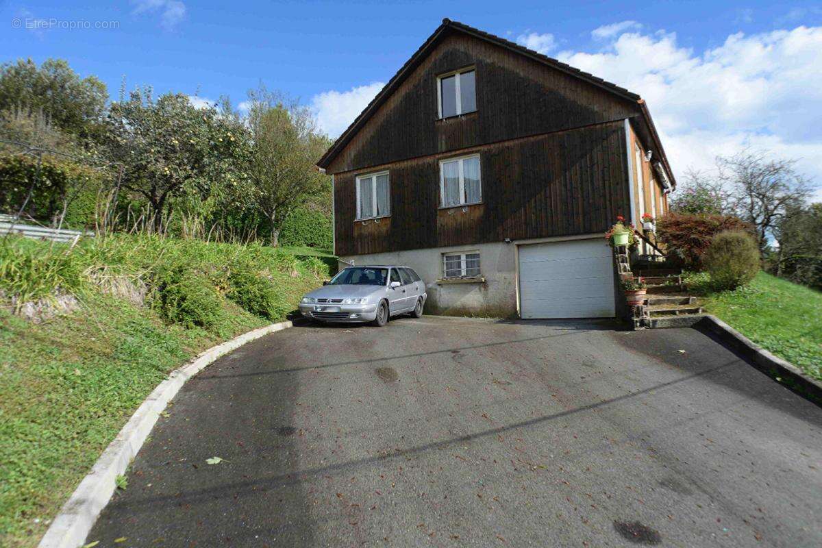 Maison 5 pieces 91 m² sur terrain de 12 ares 109500euros - photo 9