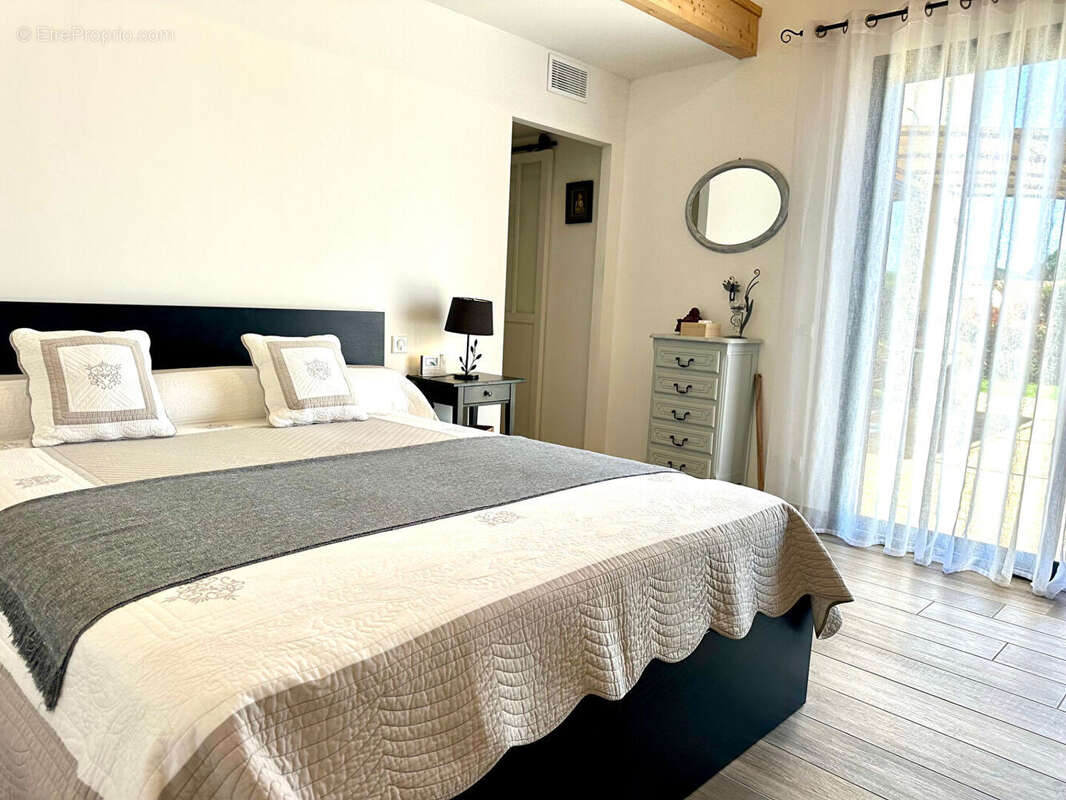 Maison à SAINT-CEZAIRE-SUR-SIAGNE