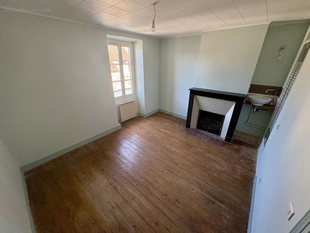 Maison à SAINT-SAUVEUR-SUR-ECOLE