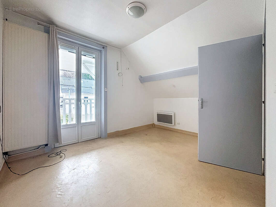 Maison à THEZILLIEU