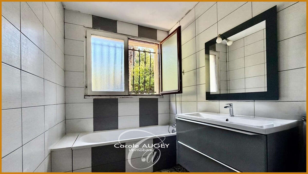 Maison à AMBARES-ET-LAGRAVE