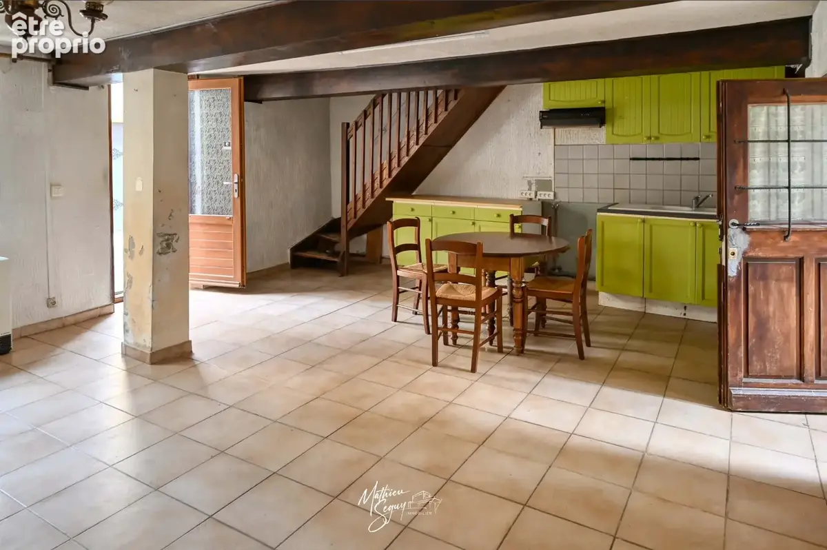 SAINT GENIS LAVAL - Maison de village avec courette - photo 5