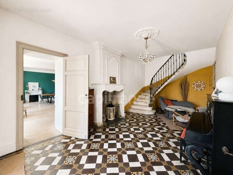 Maison à MONTGUYON