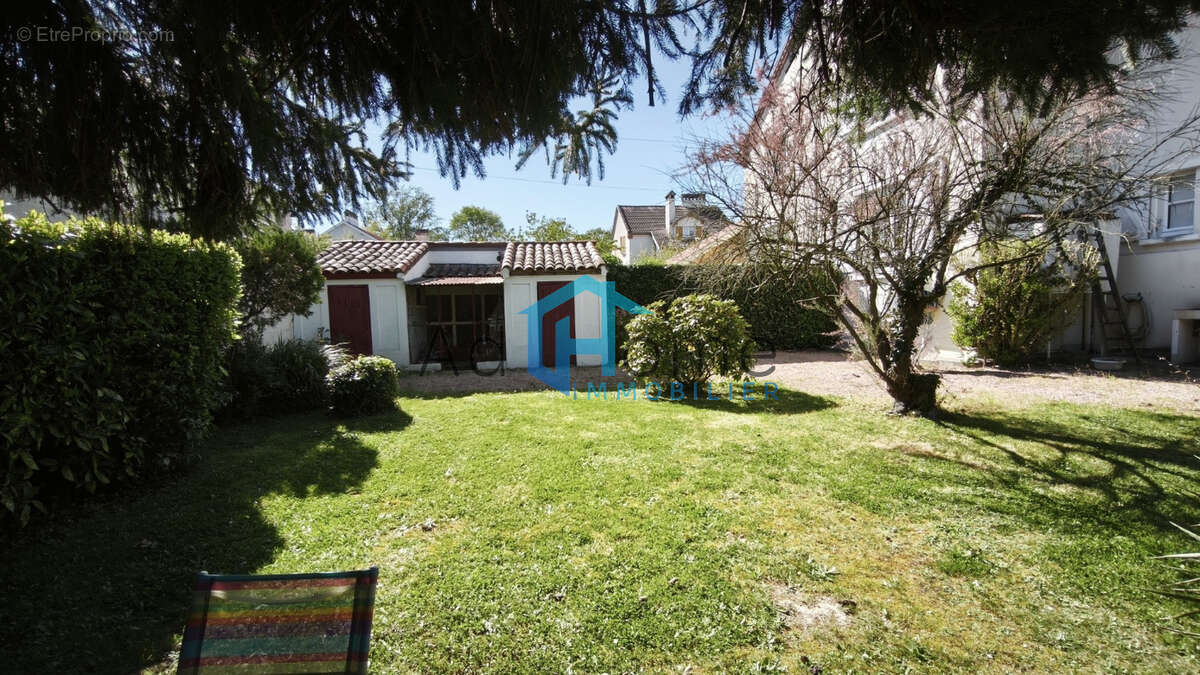 Maison de charme au cœur de Saint-Lys avec jardin - photo 15