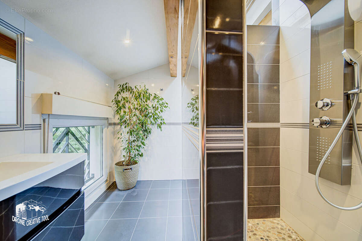 Maison à COIN-LES-CUVRY