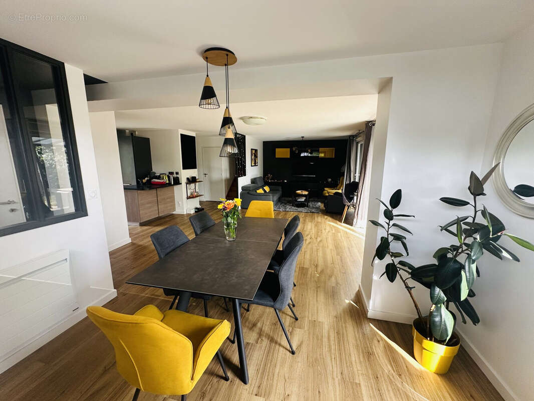 Maison 129 m² à La Chapelle-Des-Fougeretz  - photo 4